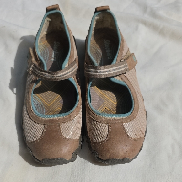 Skechers Beige and Aqua Athletic Shoes - Picture 1 of 11